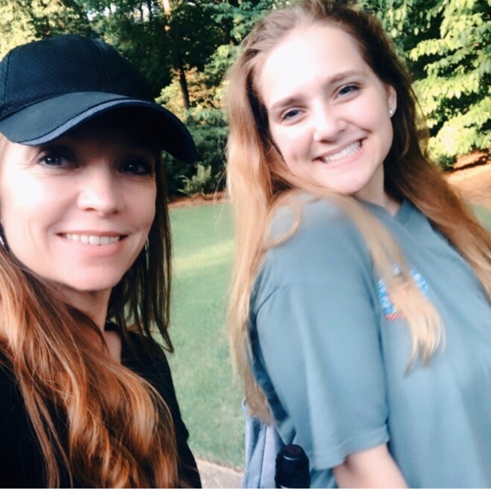 Meet your Poshers, Jennifer & Sarah